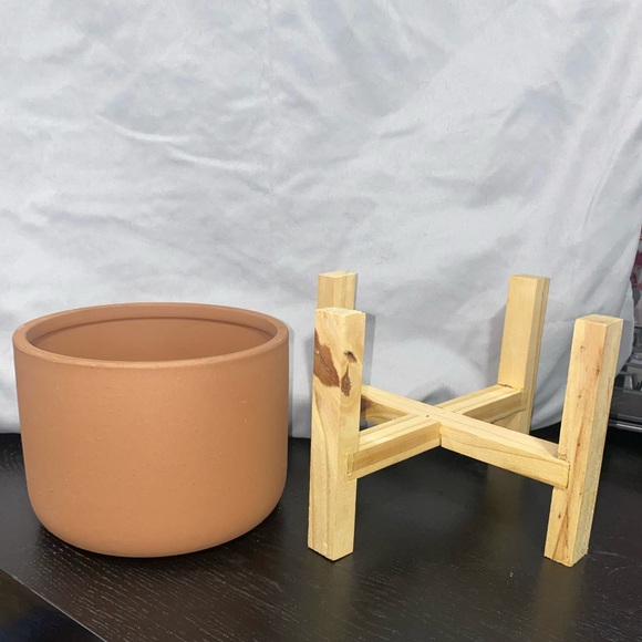 Plant Pot🪴 - Picture 2 of 2